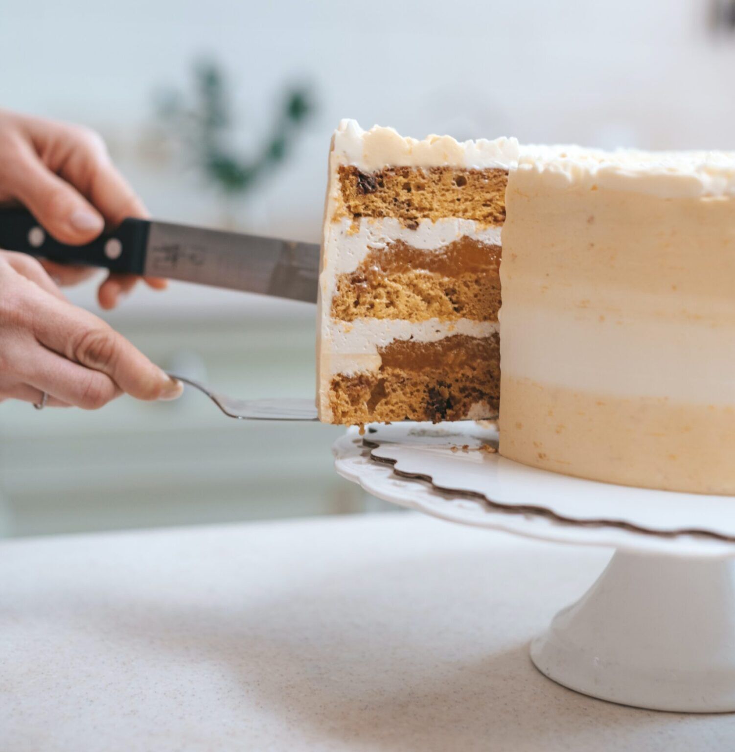 Does buttercream frosting need to be refrigerated? Easy Kitchen