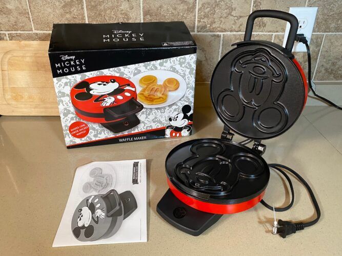  Disney DCM-12 Mickey Mouse Waffle Maker, Red 6 Inch